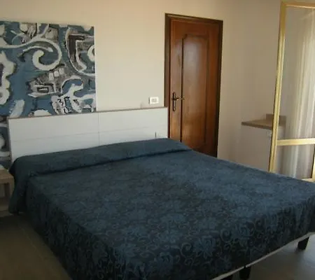 Отель Imperial Palace 3*