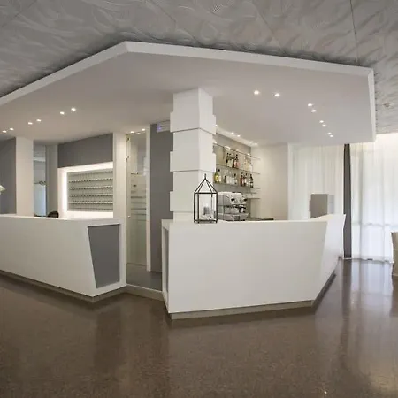 Imperial Palace 3* ليدو دي يسولو