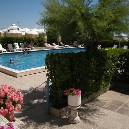 فندق Imperial Palace 3*